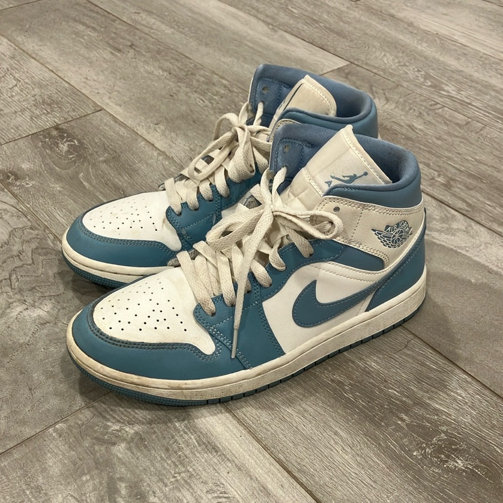 Light blue woman Air Jordan 1 Mids.